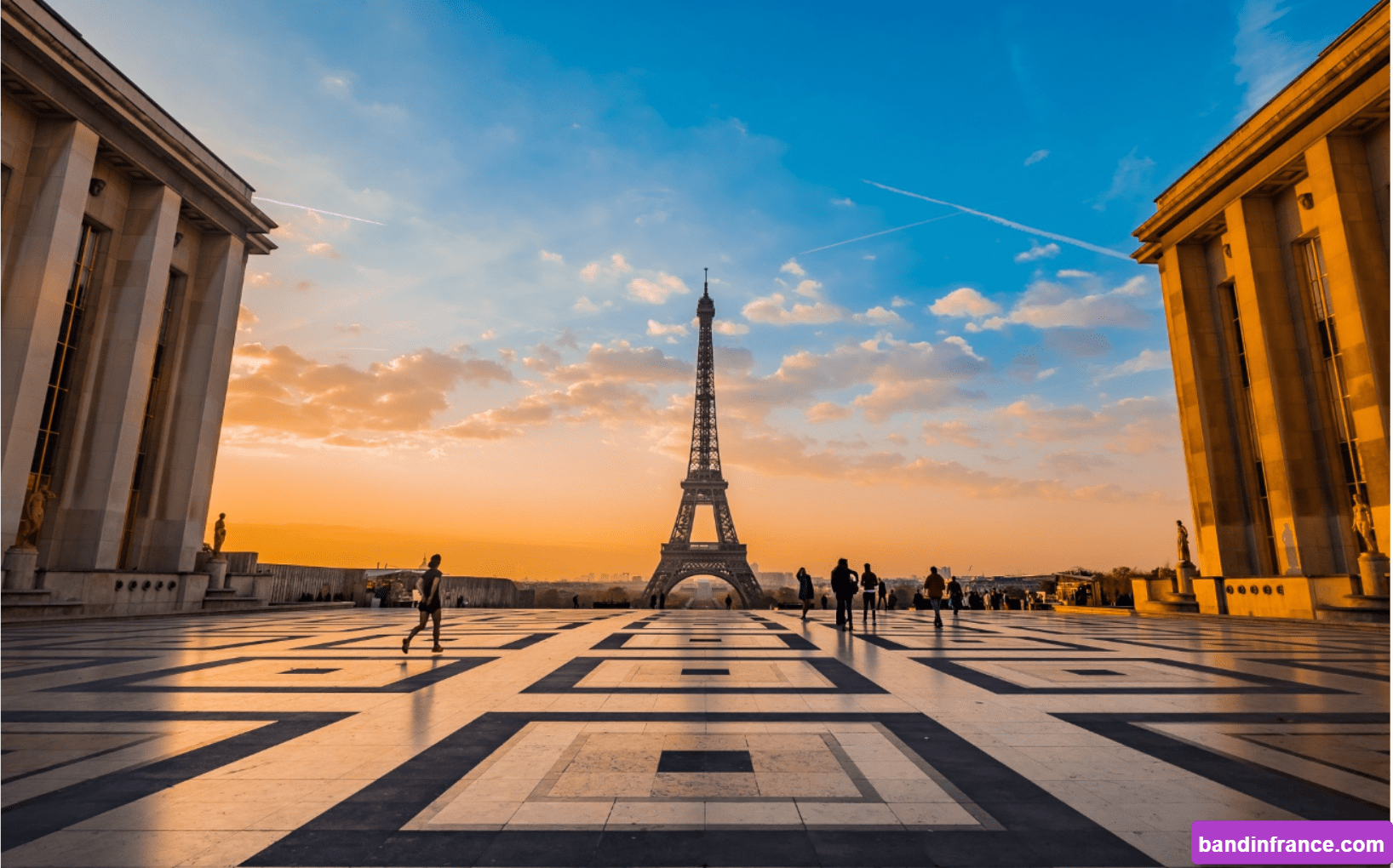 Best Times to Visit the Eiffel Tower Without The Crowds,